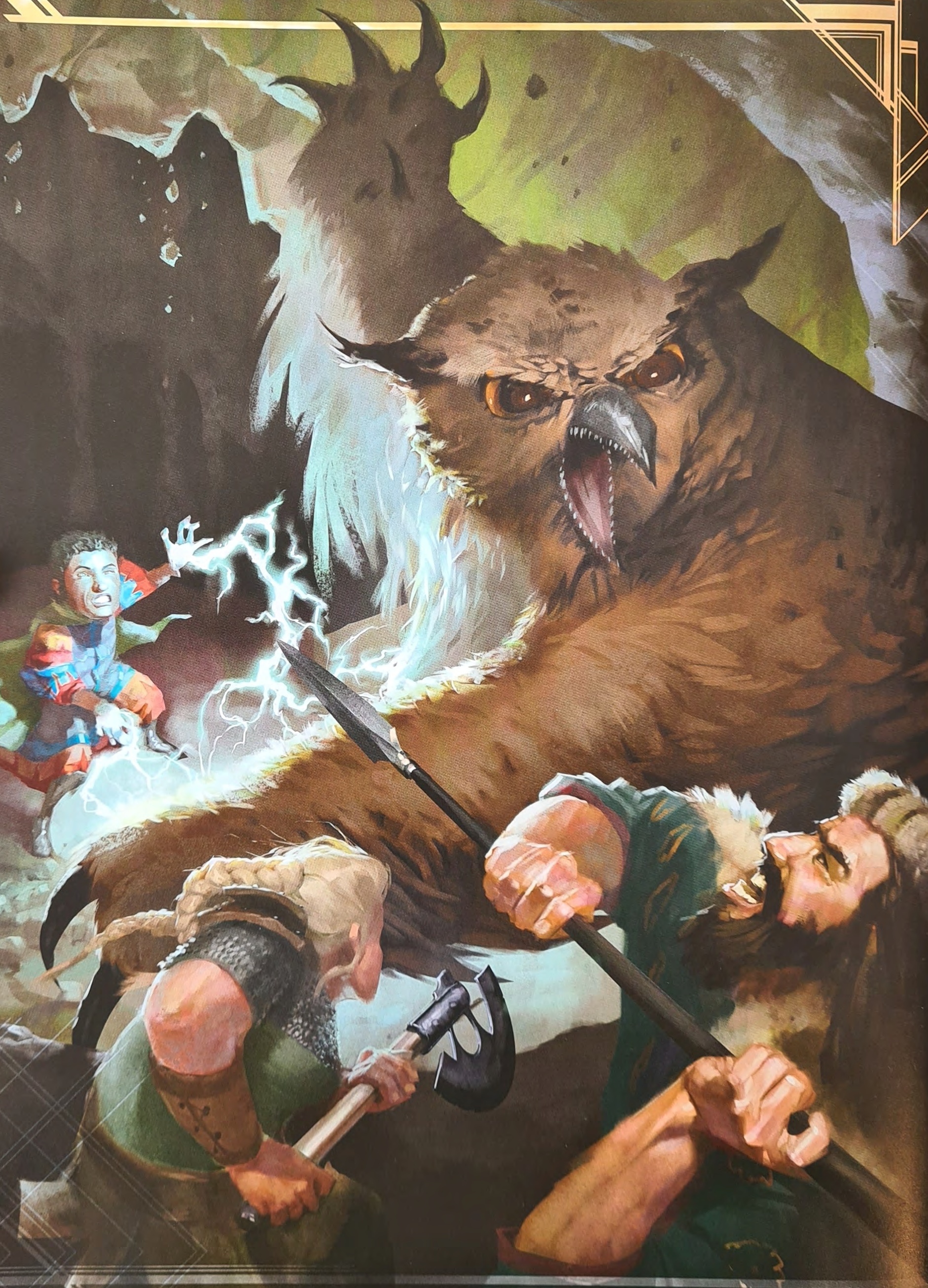 Pełnostronicowa ilustracja: wielka włochata bestia szarżuje na grupę bohaterów, wśród błysków magii i skrzyżowanej broni.